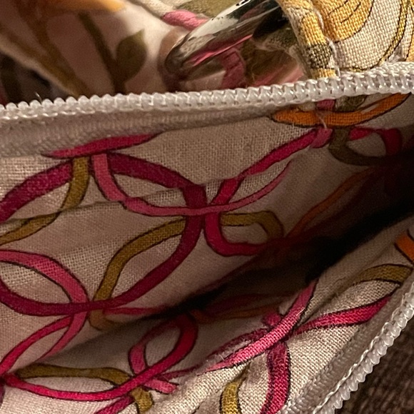 💐 Floral Crossbody Bag - Multicolor Vera Bradley on gray background - Picture 6 of 7